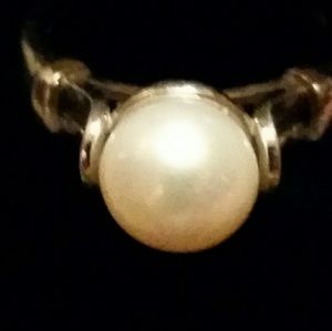 **LADIES FRESH WATER PEARL RING**(7)